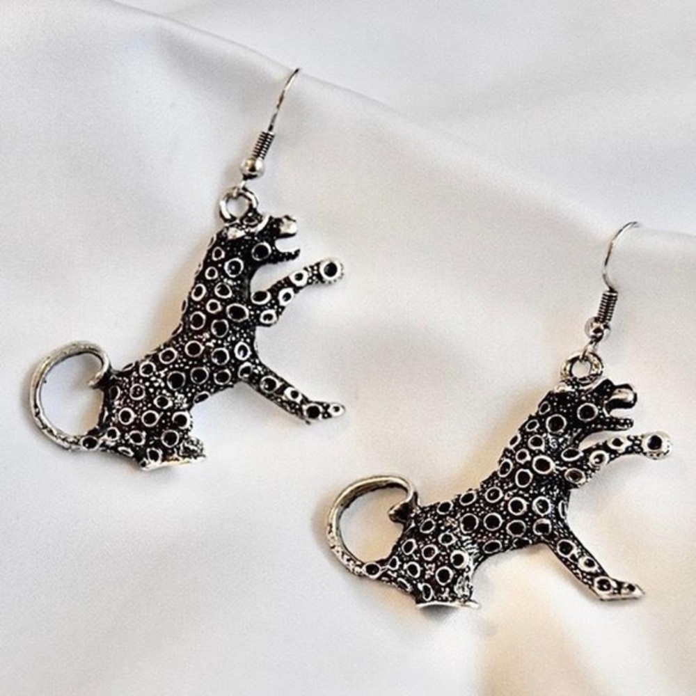 Leopard Earrings In Silver